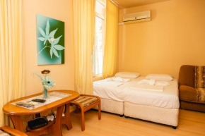 Compact studio with an indoor pool near Cacao Beach